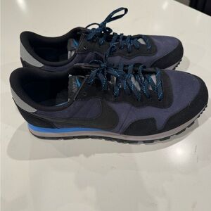 Nike Men's Black and Navy Sneakers